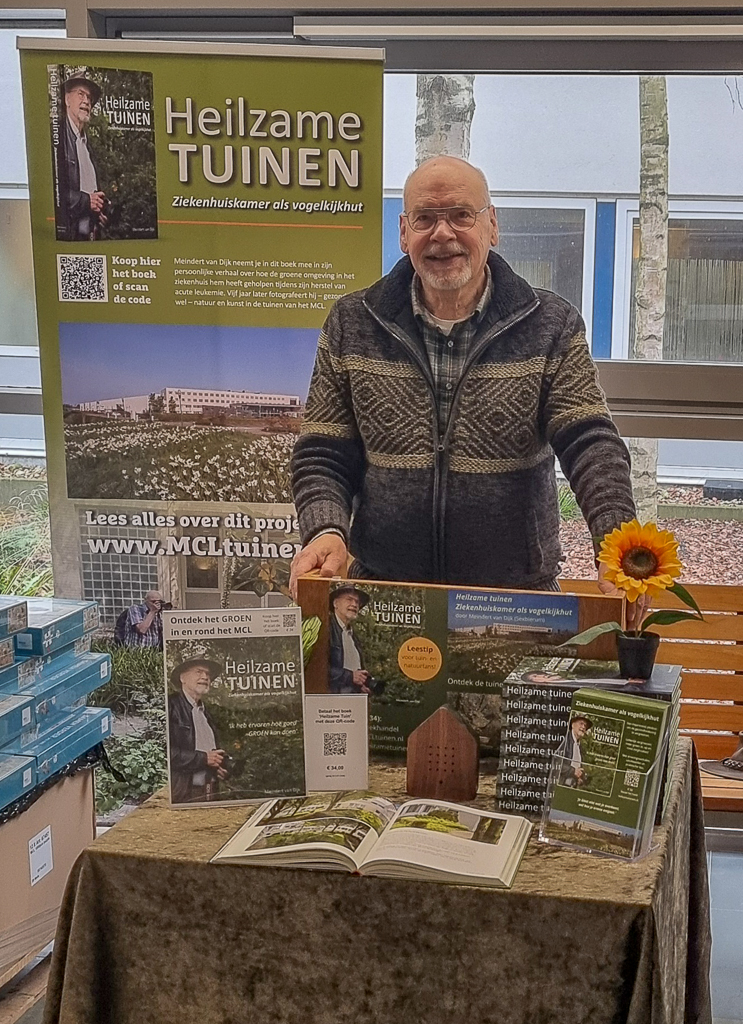 Meindert van Dijk achter de boekenstand
